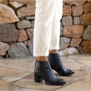 Nisolo Dari boot black leather  w black heel